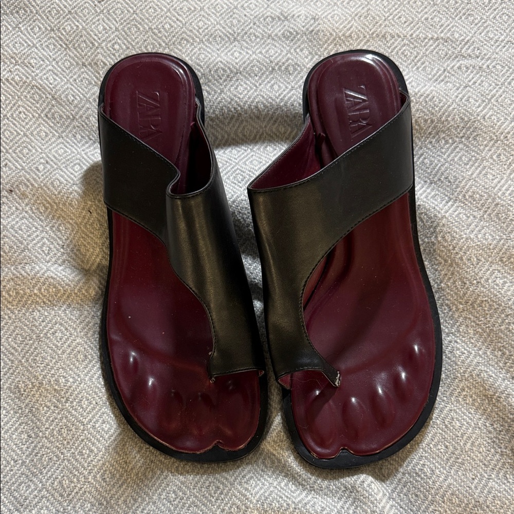 Zara Women's Black and Dark Red Sandals